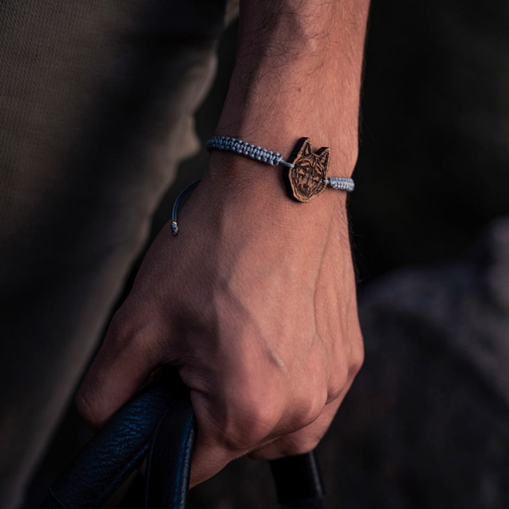 Drewniana bransoletka pleciona - Wilk