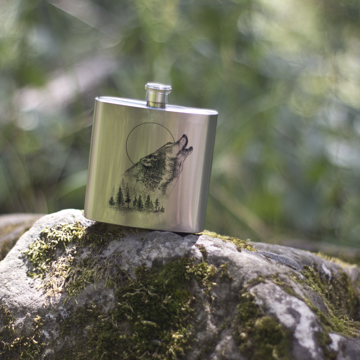 Piersiówka metalowa 180 ml - Wyjący Wilk