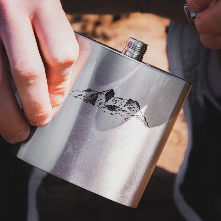 Piersiówka metalowa 180 ml - Góry - MINIMAL