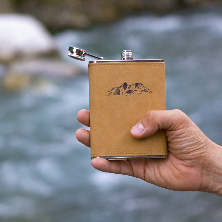 Piersiówka w ekoskórze 200 ml