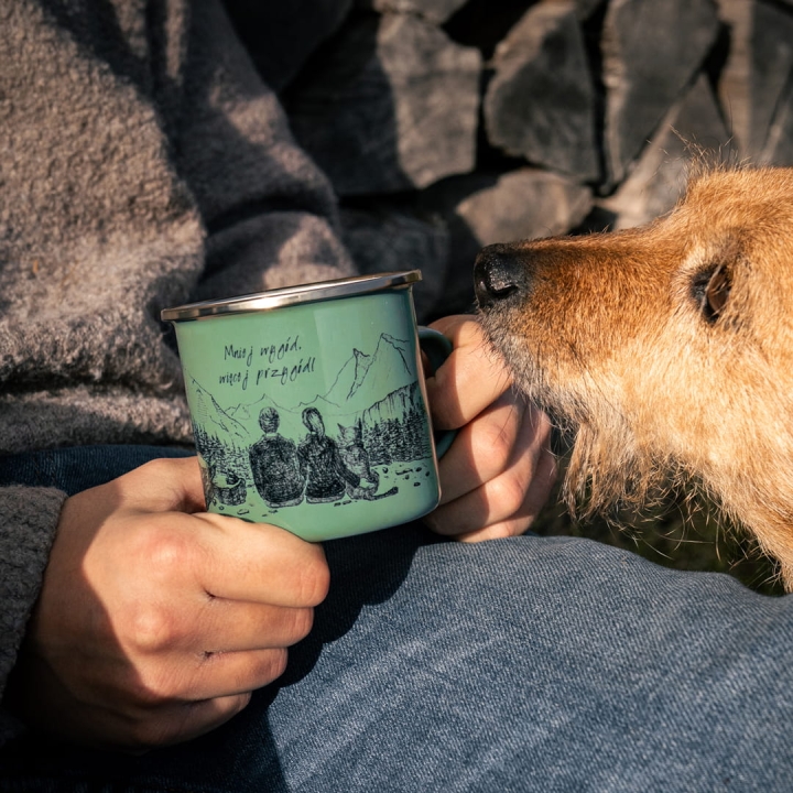 Kubek emaliowany - Mniej wygód, więcej przygód