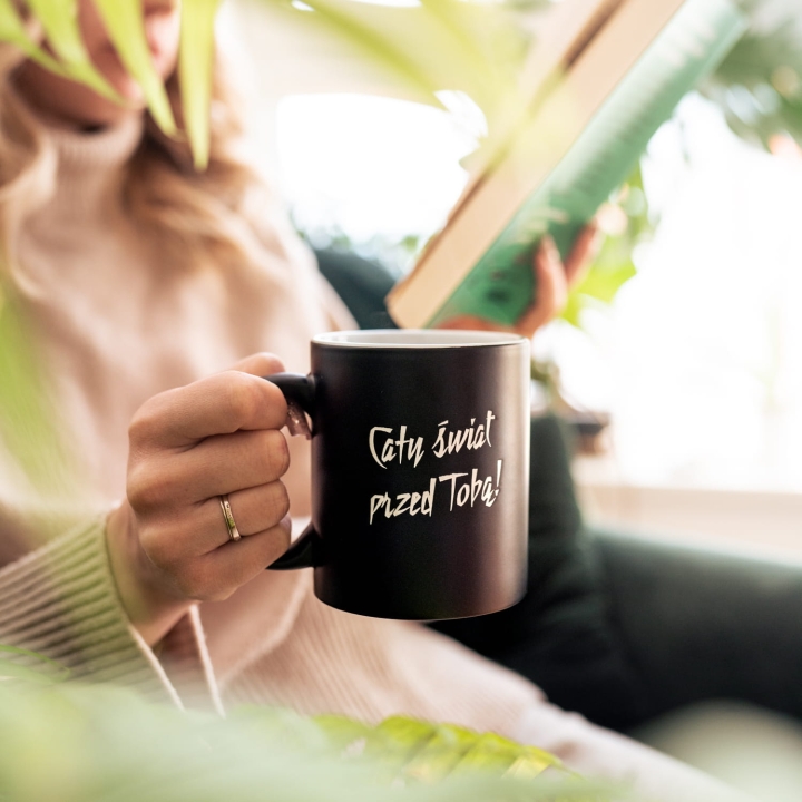 Kubek z grawerem - Cały świat przed Tobą!