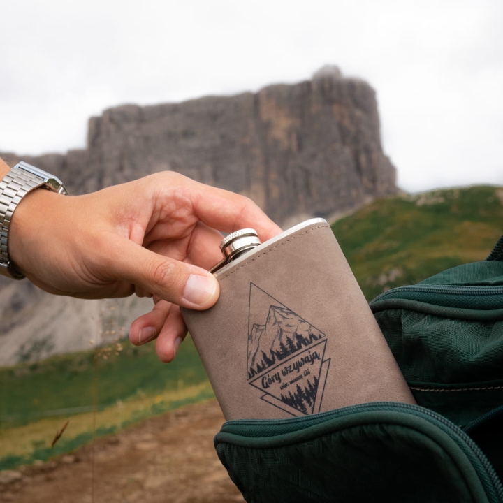 Piersiówka w ekoskórze 200 ml