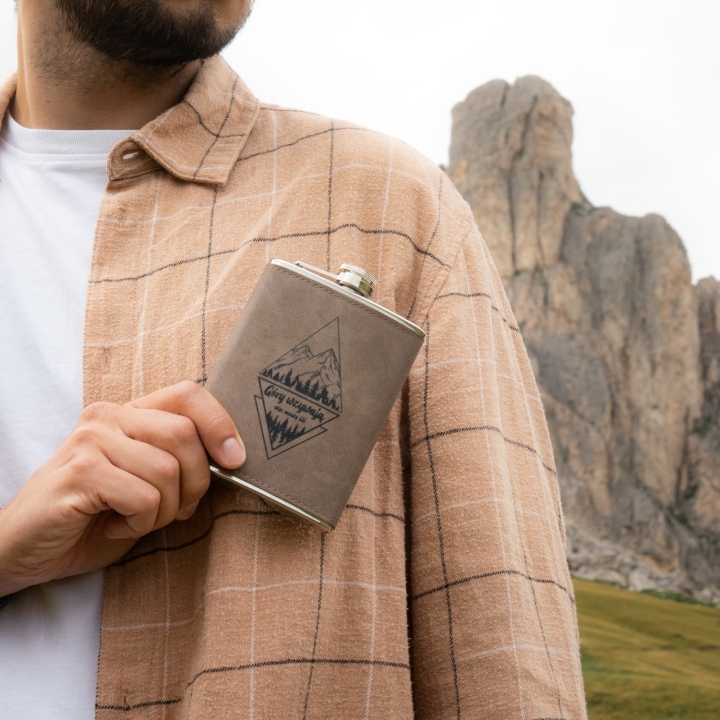 Piersiówka w ekoskórze 200 ml