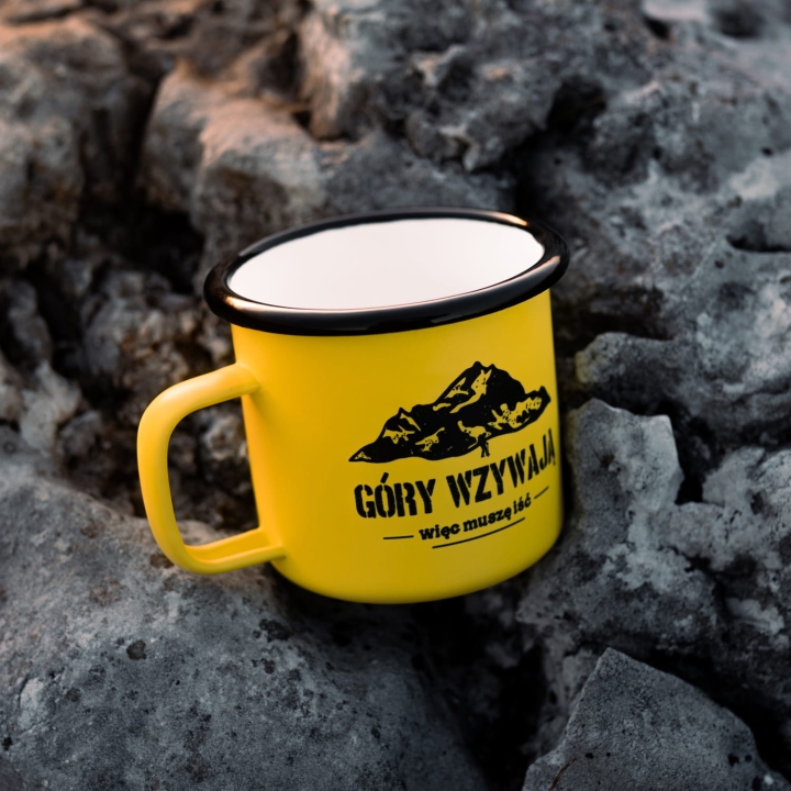 Kubek emaliowany retro - Góry wzywają, więc muszę iść - ŻÓŁTY