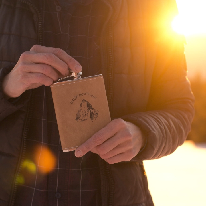 Piersiówka w ekoskórze 200 ml