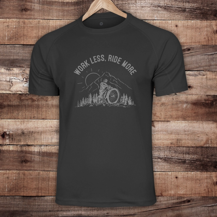 Koszulka sportowa szybkoschnąca - Work less ride more - CZARNA